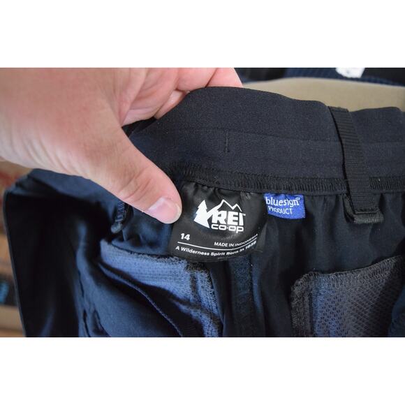 REI Co-op Shorts Women 14 Black Sahara Cargo Nylon 8" Inseam Hiking Camp Outdoor - Picture 3 of 5